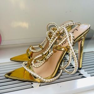 Never worn before. Vegan leather, rope tie accent for a Greek goddess look.